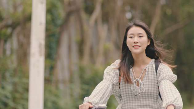 找到自信的舞蹈老师再一次踏上了面试舞蹈老师的路途；拍摄产品宣传片剧情；